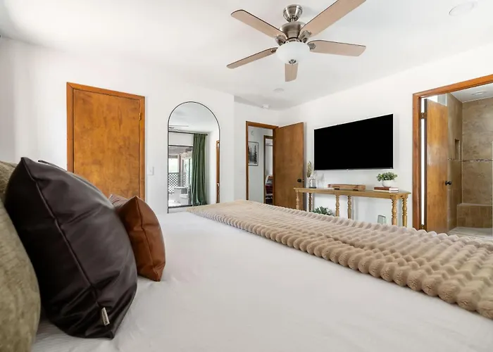 Pines & Hot Tub Country Club Holiday home