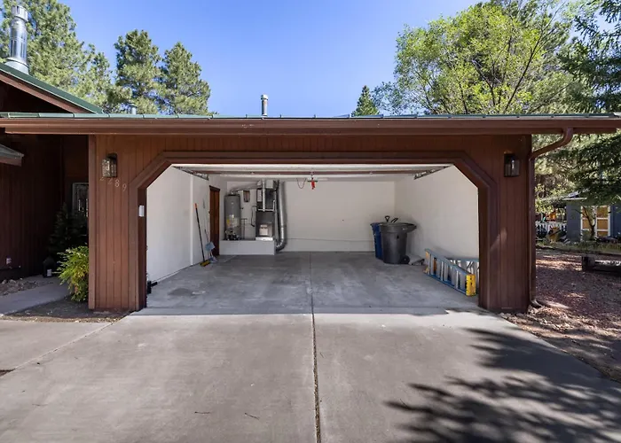 Pines & Hot Tub Country Club * Flagstaff