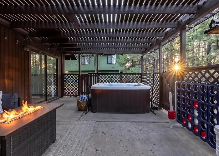 Pines & Hot Tub Country Club *