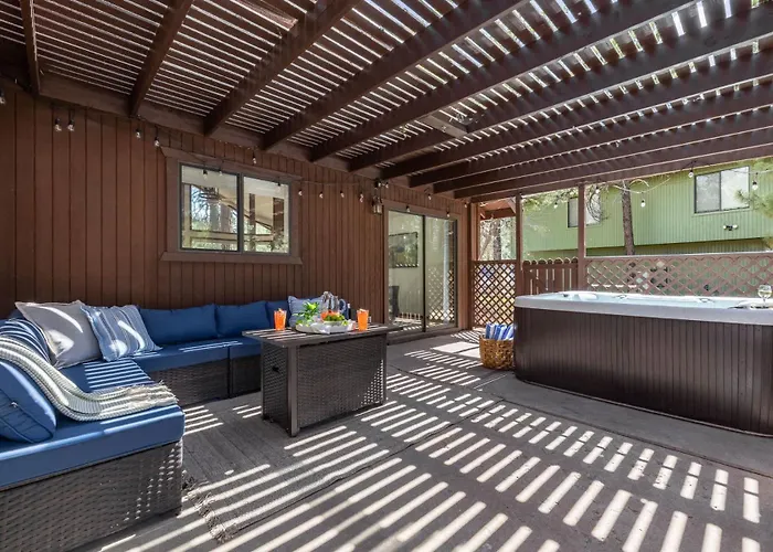 Pines & Hot Tub Country Club Holiday home