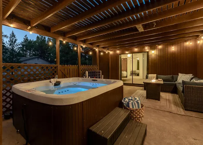Pines & Hot Tub Country Club *